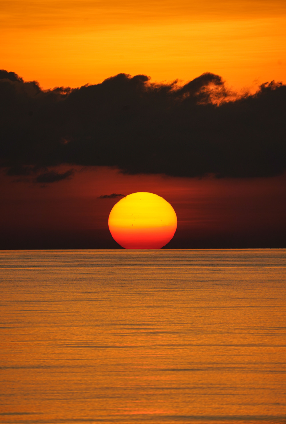 新华社记者 蒲晓旭 摄傍晚时分的南海和云霞景色(5月16日摄).