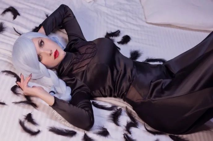 亚美尼亚小姐姐cos《龙珠》18号 人妻身材火辣吸睛