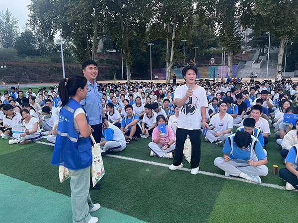 成都东部新区贾家高级中学开展"珍爱生命 远离毒品"禁毒教育活动