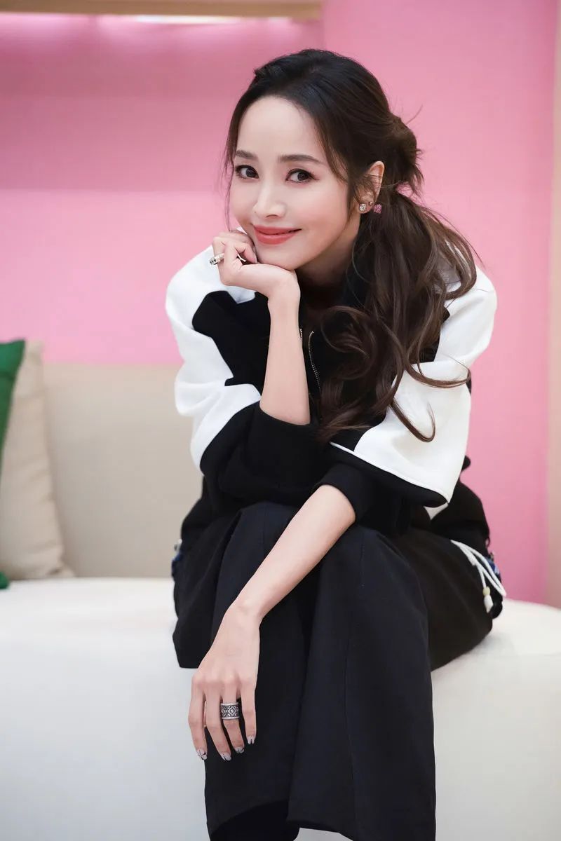 专访侯佩岑:47岁放下掌控欲,在唱跳舞台上"被人看见"