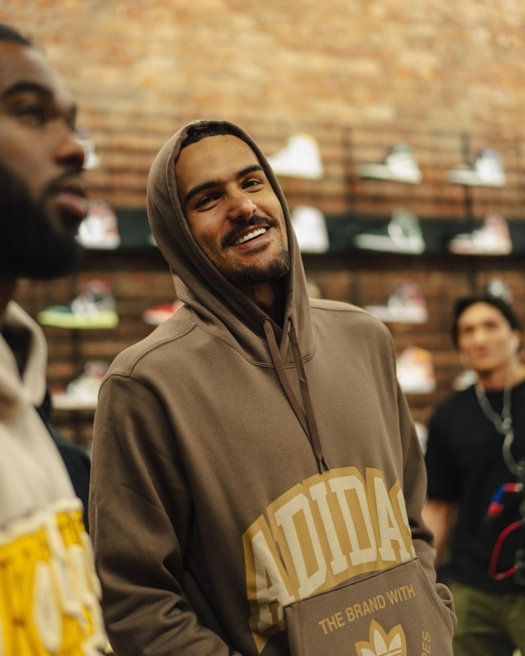 吧3月12日讯 今天,养伤中的特雷-杨更新了社媒,晒出了一组个人照片