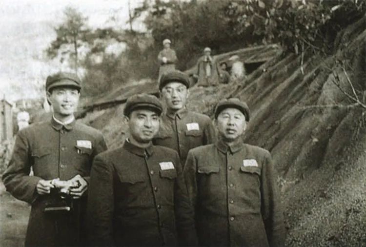 杨勇：百战百胜的开国上将，威名赫赫的“三杨”之一，勇冠三军深受毛主席喜爱_腾讯新闻