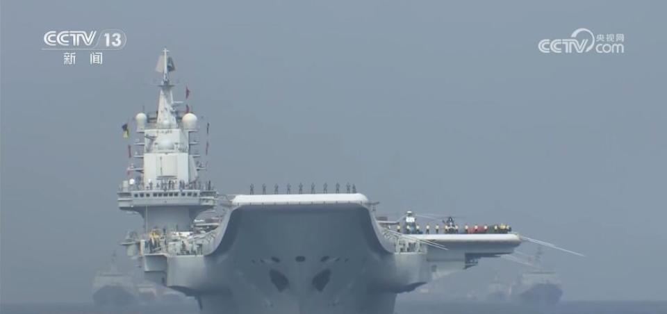 2012年9月25日,我国第一艘航空母舰辽宁舰交付海军,标志着我国特色