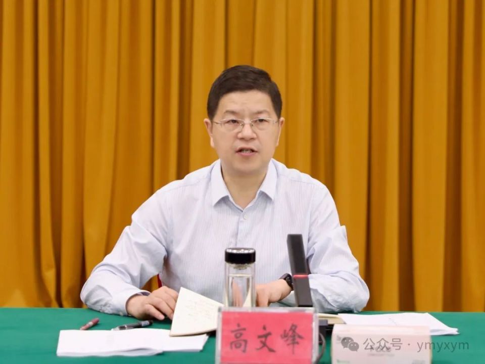 高文峰等县领导与年轻干部座谈