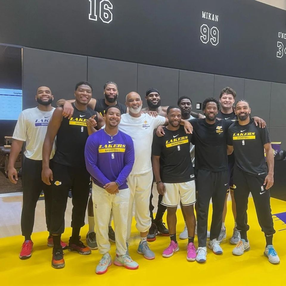 注射治疗!湖人球迷骂他是诈骗犯-腾讯新闻