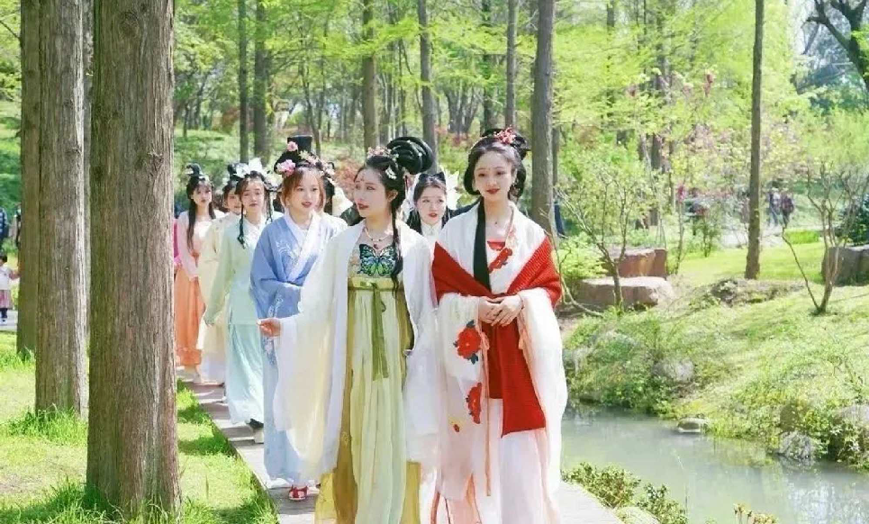 2024·瘦西湖万花会今天开幕_腾讯新闻