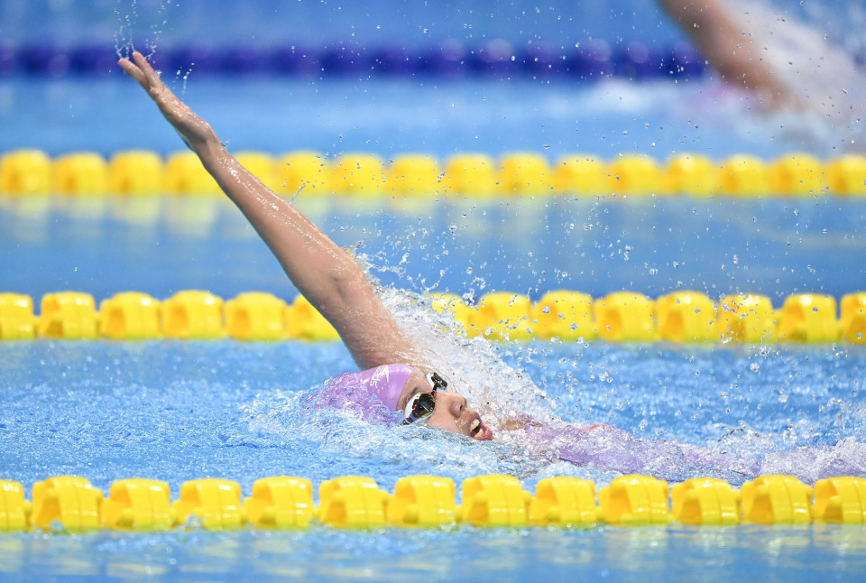 女子200米仰泳图片
