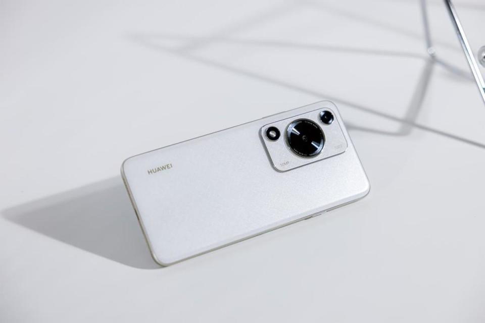 特别是在harmonyos 4的强力加持下,其流畅度足以媲美更高价位的产品.