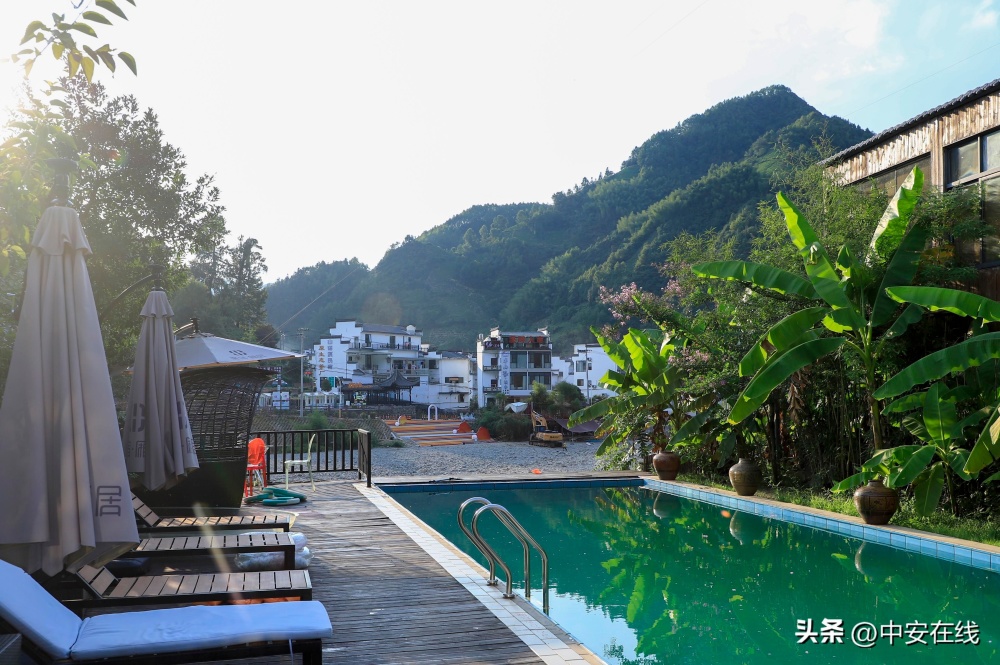 安徽休宁:和美乡村旅游旺
