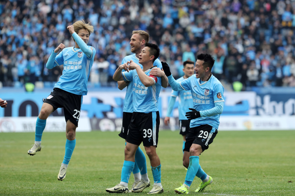 足球中甲大连英博胜广西平果哈嘹国晶