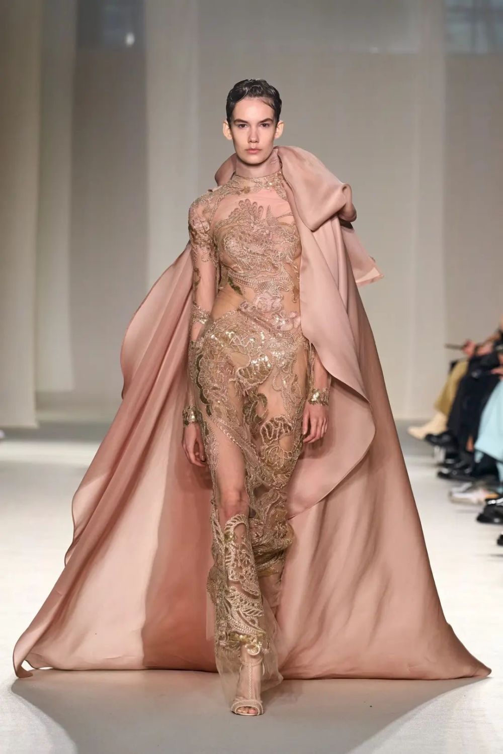 50套摄人心魄的绝美礼服|2023春季高定系列款～_腾讯新闻