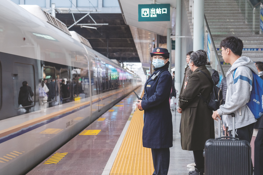 春运火车票开售国铁南宁局将增开夜间高铁和普速务工专列