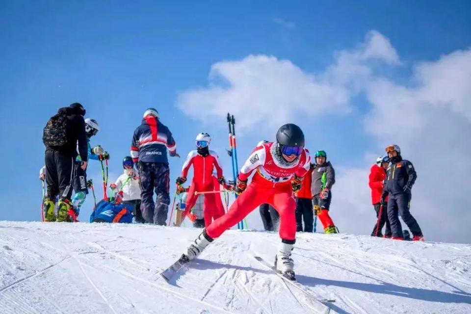 使通化市拥有"新中国滑雪之乡""新中国滑雪起源地""滑雪运动的摇篮"等