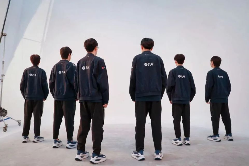 在s13英雄联盟全球总决赛期间,九号也将和lng开展一系列为战队加油