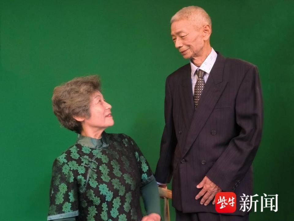 李惠英,1943年12月出生,苏州大学财务处退休.