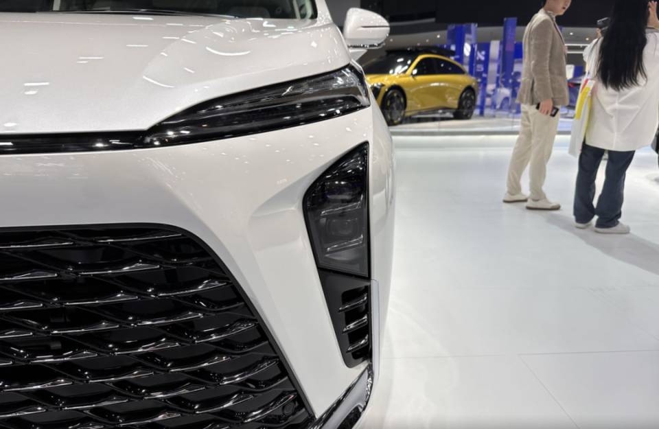 别克gl8陆尊phev亮相,销售说:不到40万的小世纪! | 聚