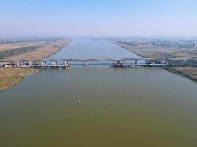 淮河特大桥主墩承台浇筑完成