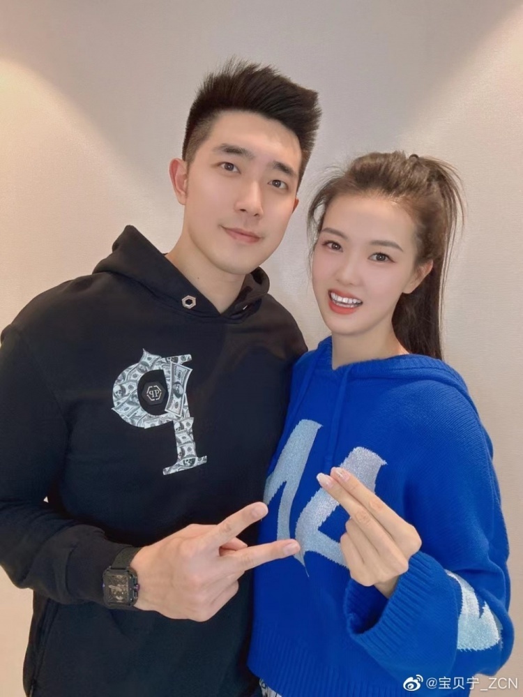 吴冠希转会加盟新疆!张常宁为丈夫打气:九号 加油哦_腾讯新闻