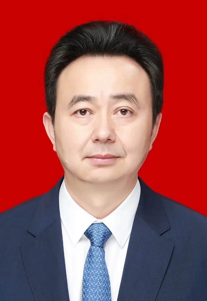 黄勇公开简历显示,黄勇,男,汉族,1971年4月生,在职研究生,中共党员.