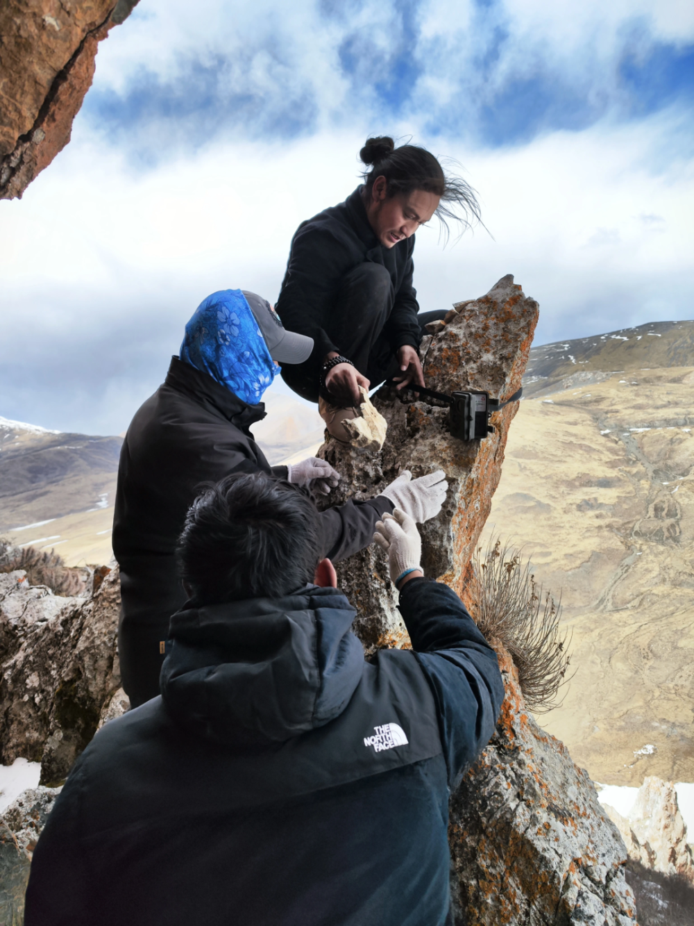 当棕熊走进牧民家,人类如何与熊和平共处?_腾讯新闻