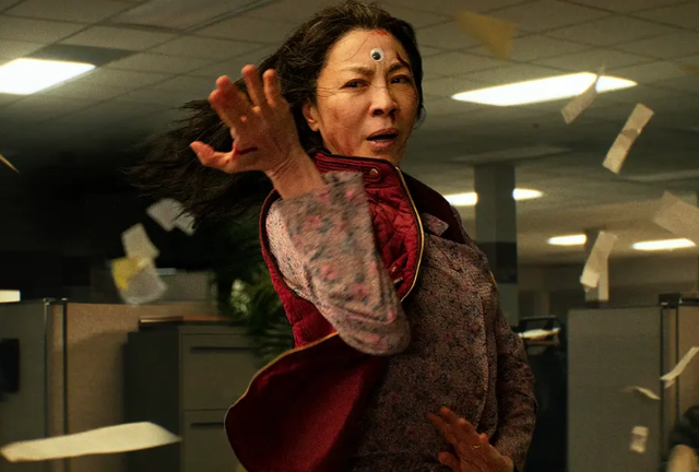 醒醒吧她都不是中国人61岁杨紫琼获奥斯卡影后国籍成最大争议