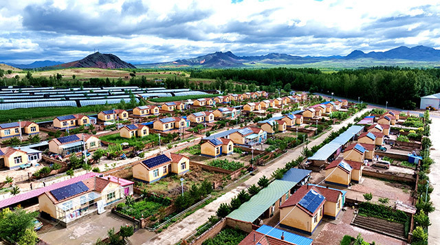 林西县官地镇龙头山村移民搬迁小区沿着官地镇往北驾车约10公里,峰