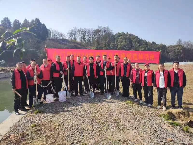 洞口县山门镇开展美丽河湖保护义务植树活动