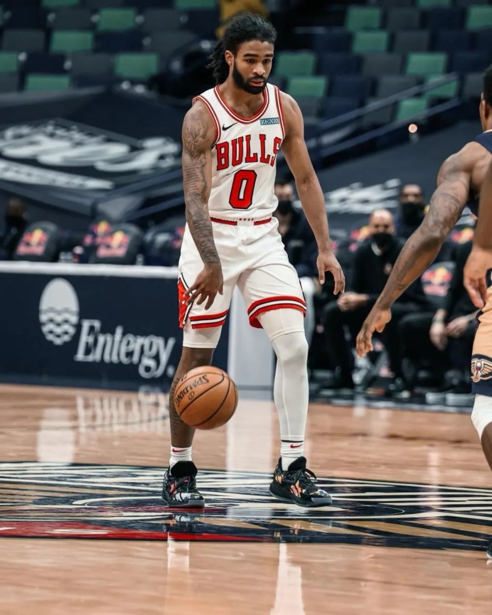 2021年夏天,卡鲁索,德罗赞和球哥加盟公牛,怀特的战术地位急剧下降.