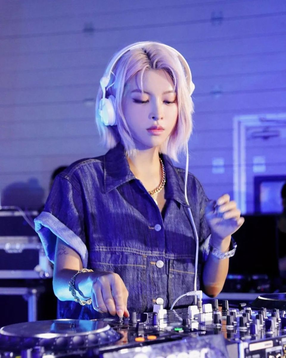 soda 性感泳装配球鞋,好身材的原因终于找到了!