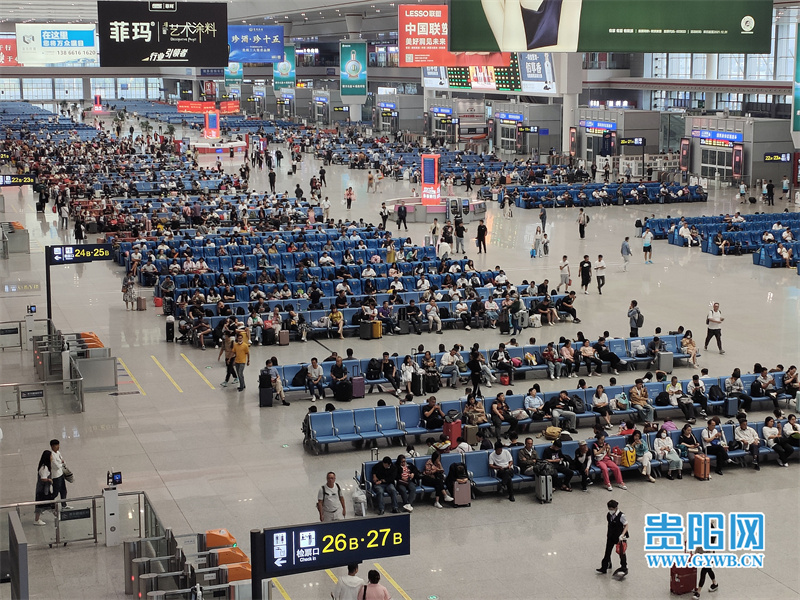 客运统计数据显示,当天,三大站16.7万客发总量中,贵阳北站发送11.