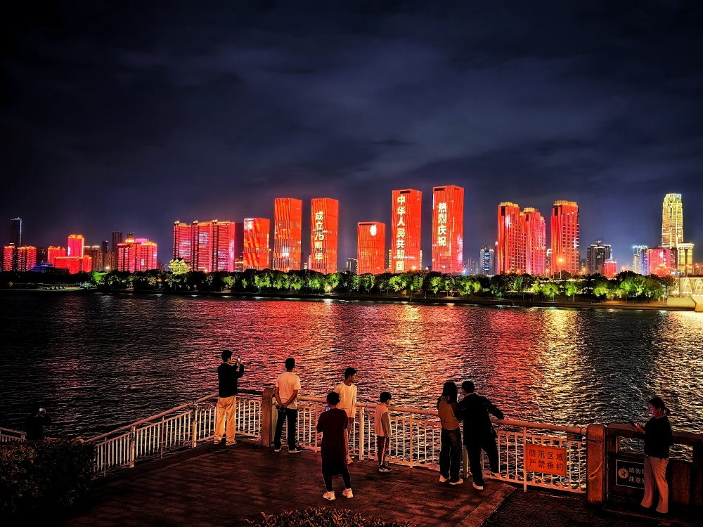 一江两岸灯光秀