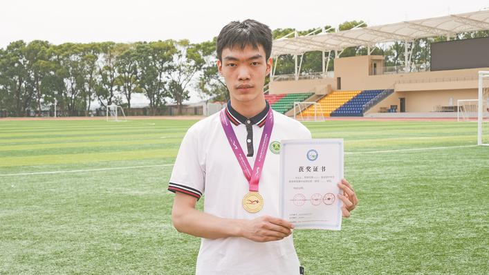 而他的"敲门砖"是一块第31届全国中学生生物学奥林匹克竞赛全国金牌.