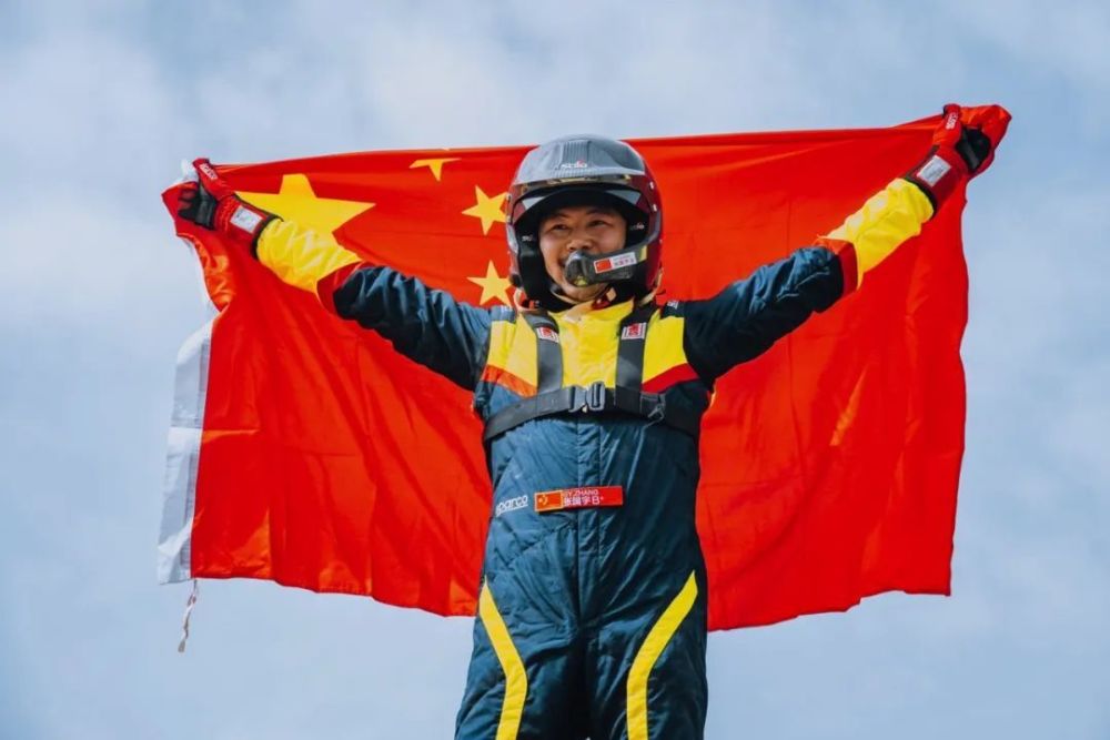 10战8胜问鼎环塔!张国宇豪揽7个金头盔奖斩获冠军!_腾讯新闻