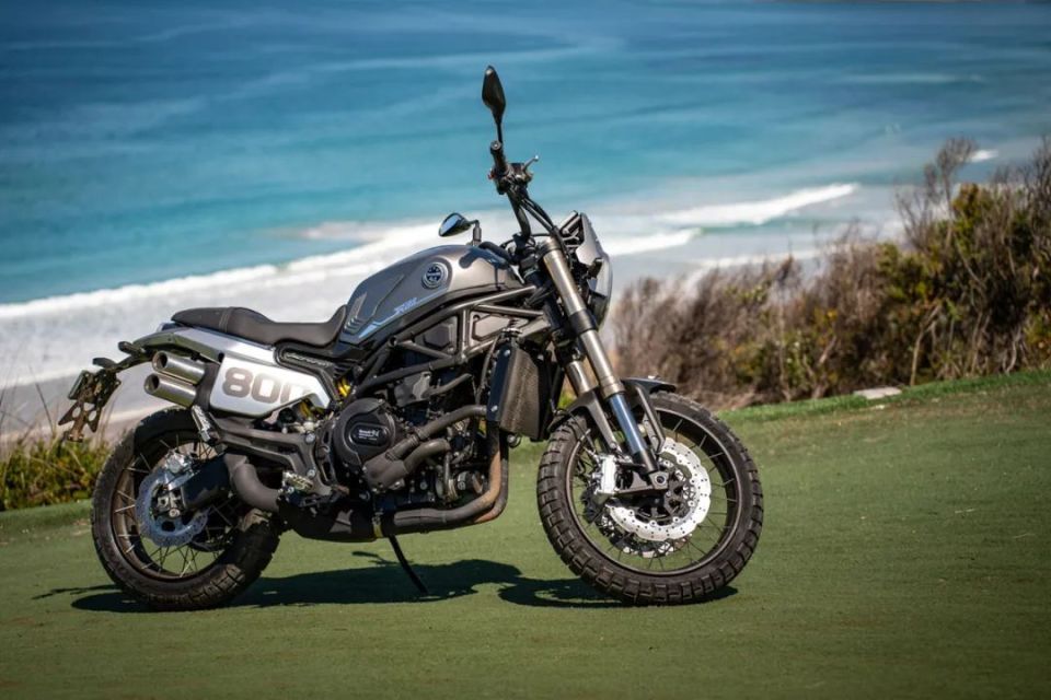 新款benelli 幼狮800满配上市,配置动力双提升_腾讯新闻