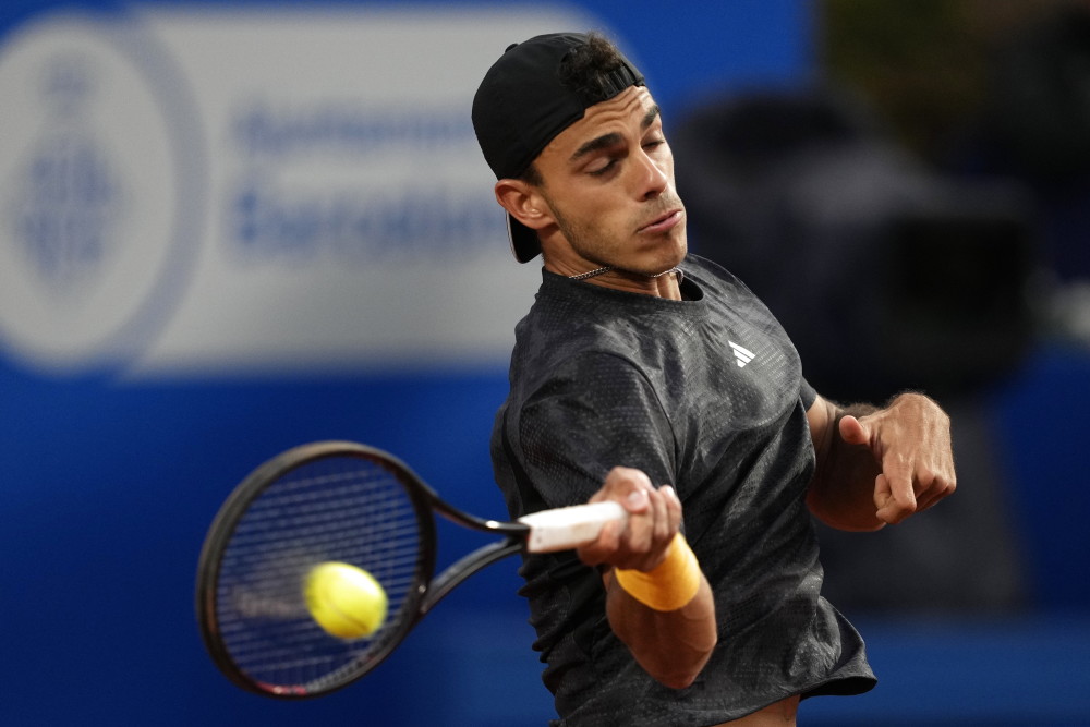 (外代二线)网球——巴塞罗那公开赛:塞伦多洛晋级