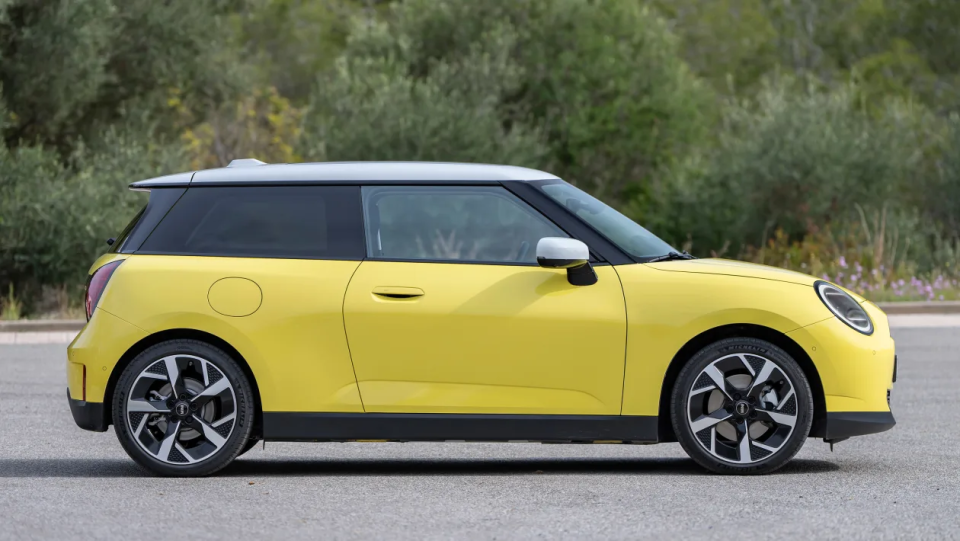 保持驾驶乐趣,全新mini cooper纯电动版实拍图发布