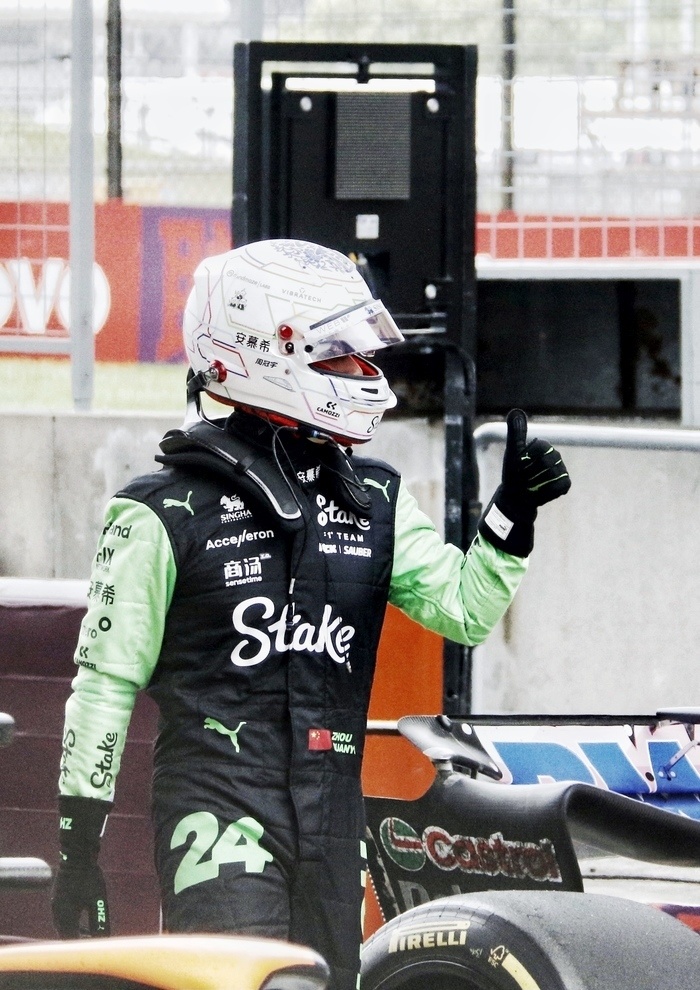 体坛人物志 | 赛车手周冠宇:追风少年的飞驰人生