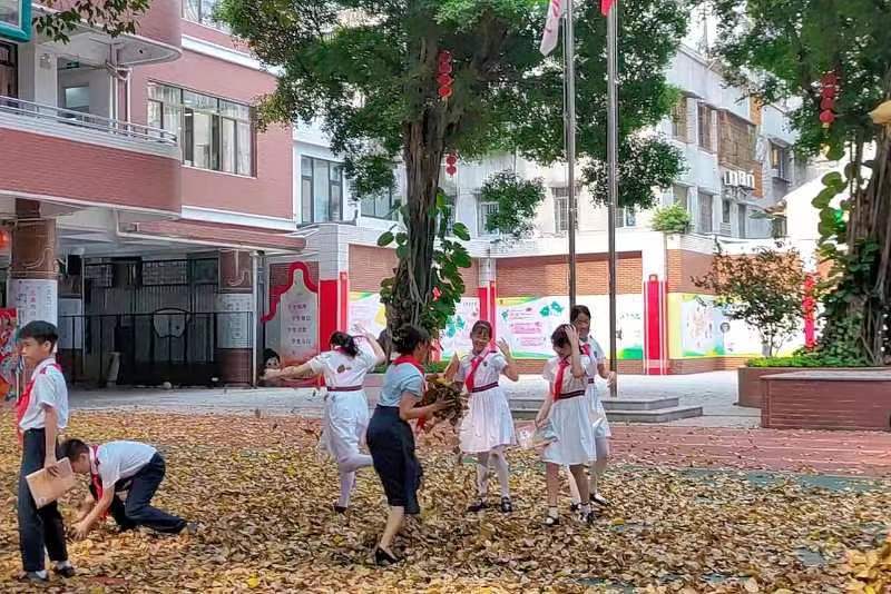 视频孩子的快乐其实很简单探寻朝天小学一叶火出圈背后的真相