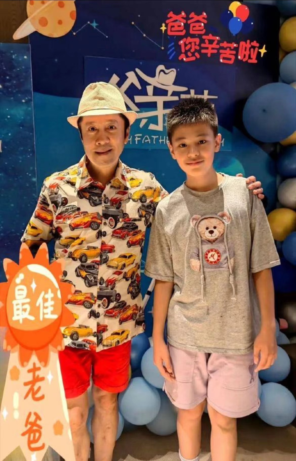 56岁蔡国庆给6岁小儿子庆生,两个儿子高颜值,孩子生母却成谜_腾讯新闻