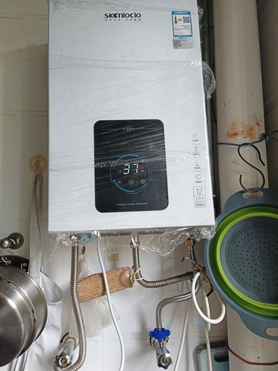 用了近10年的热水器坏了,杭州阿姨网上搜索"排名首位"的维修师傅上门