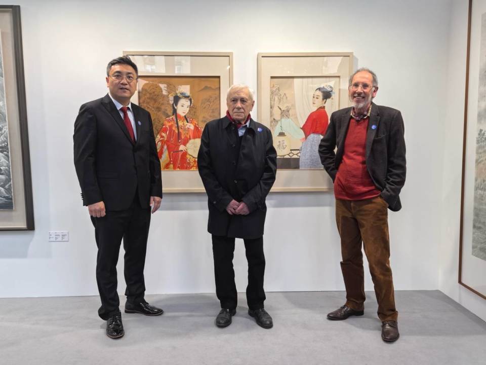 画家崔景哲携"中国红"亮相法国巴黎中法艺术大展