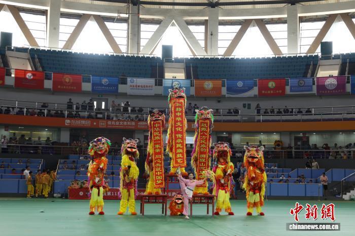 700余名龙狮健儿齐聚广西柳州 上演龙狮争霸赛