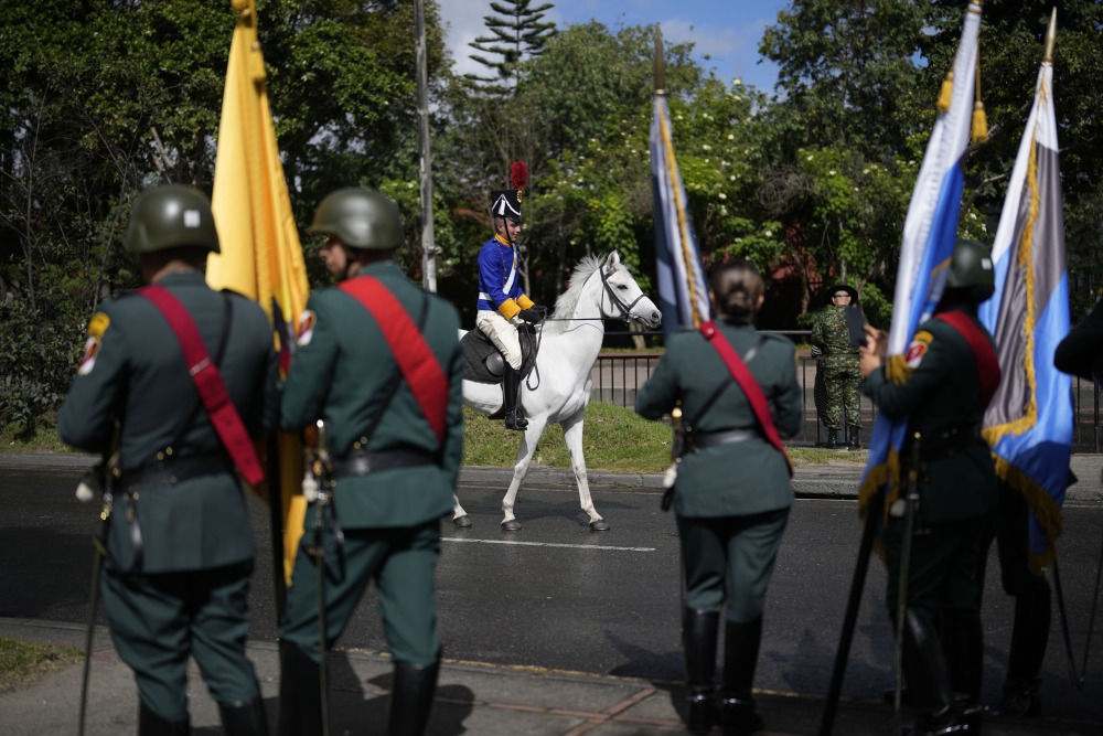 哥伦比亚举行阅兵式庆祝独立日