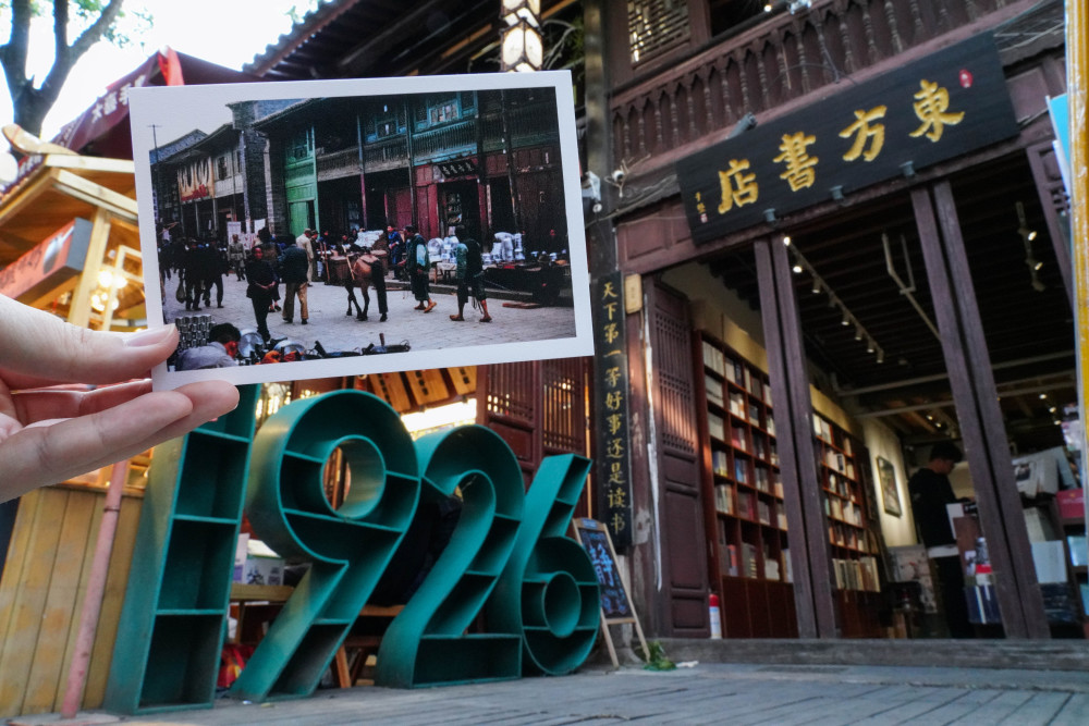 新华社记者 王静颐 摄一名读者在文明街上的东方书店里阅读(5月10日摄