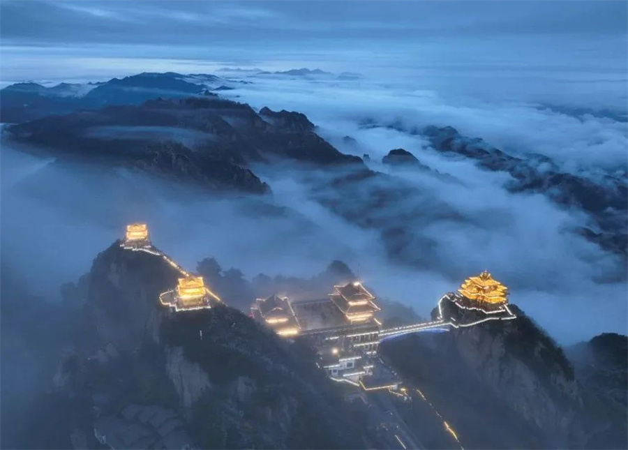云层之上一起赏老君山最美画卷