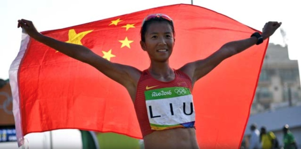 37岁广东竞走名将刘虹五征奥运,赛中与杨家玉相遇笑了
