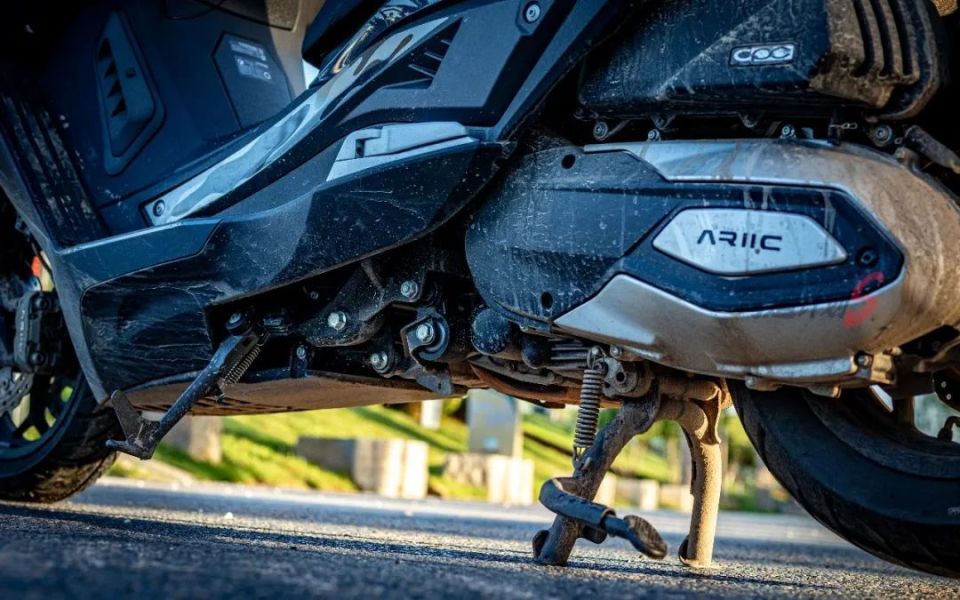 这次发动机悬吊点的改变让力刻新款的318gt轴距有所增加,来到1550mm.