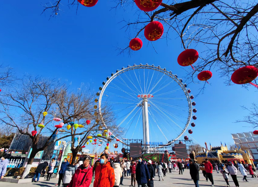 石景山游乐园迎春庙会市民欢喜过大年