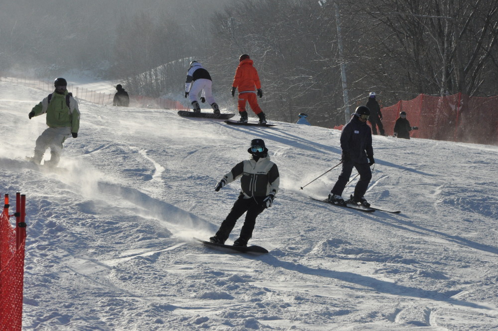 北大湖滑雪场,吉雪滑雪场等共四家雪场开板,其中,北山四季越野滑雪场