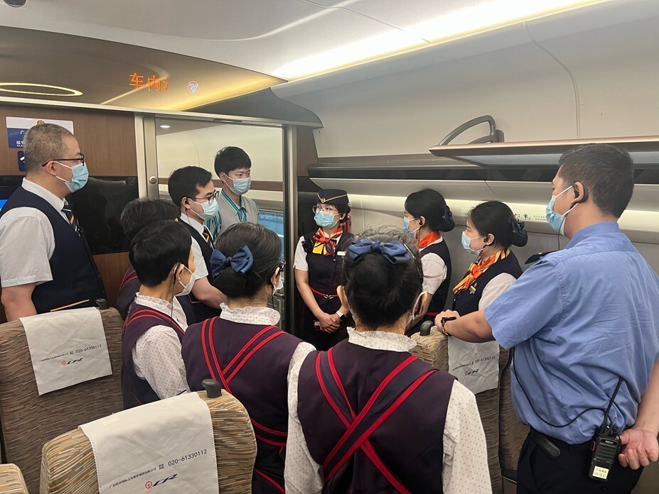 暴雨导致普速列车停运,广铁迅速加开高铁转运旅客